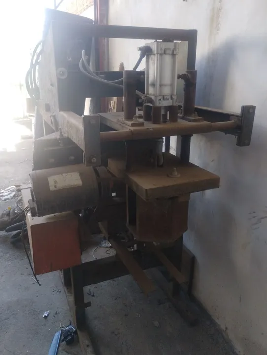 Máquina de fazer lajota e paver