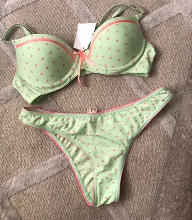 Conjunto calcinha e sutiã verde com bolinhas rosa - Foto 3