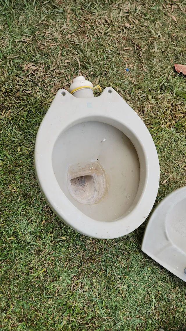 Conjunto de pia e vaso sanitário. - Foto 2