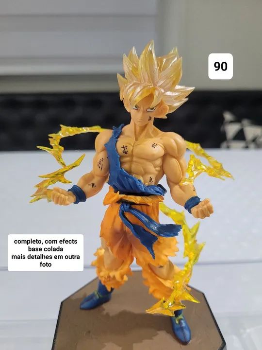 Goku Super Saiyajin 2 Figure com efeitos