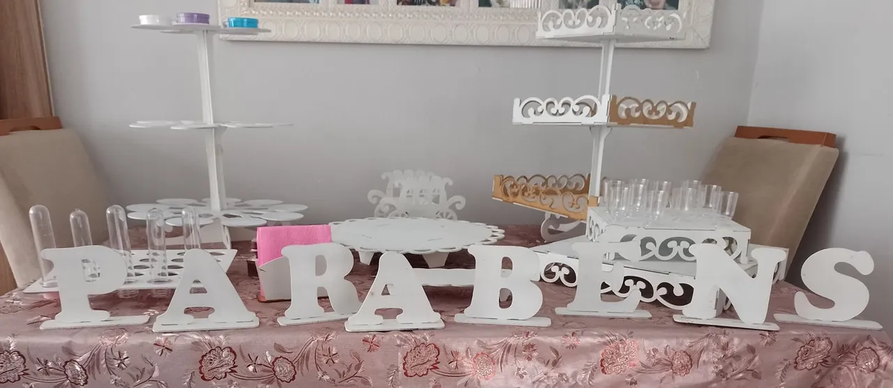 Vendo decoração de mesa de festa em mdf