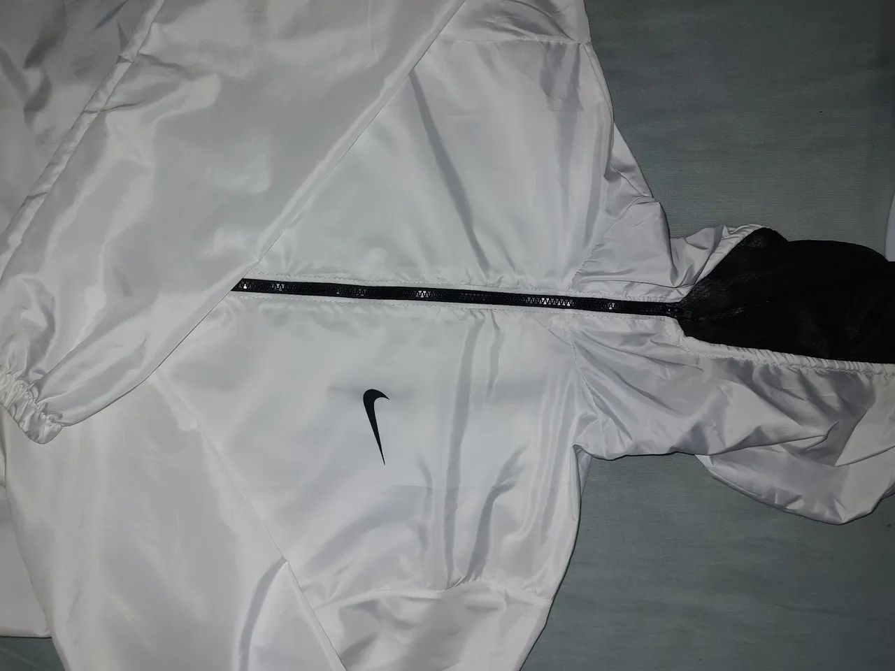 Jaqueta Nike branco com capuz - Foto 2