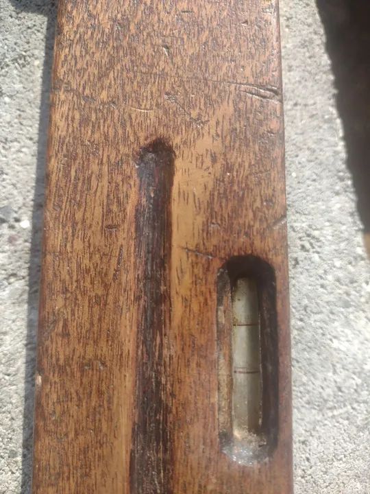 Nível em  madeira antigo - Foto 2