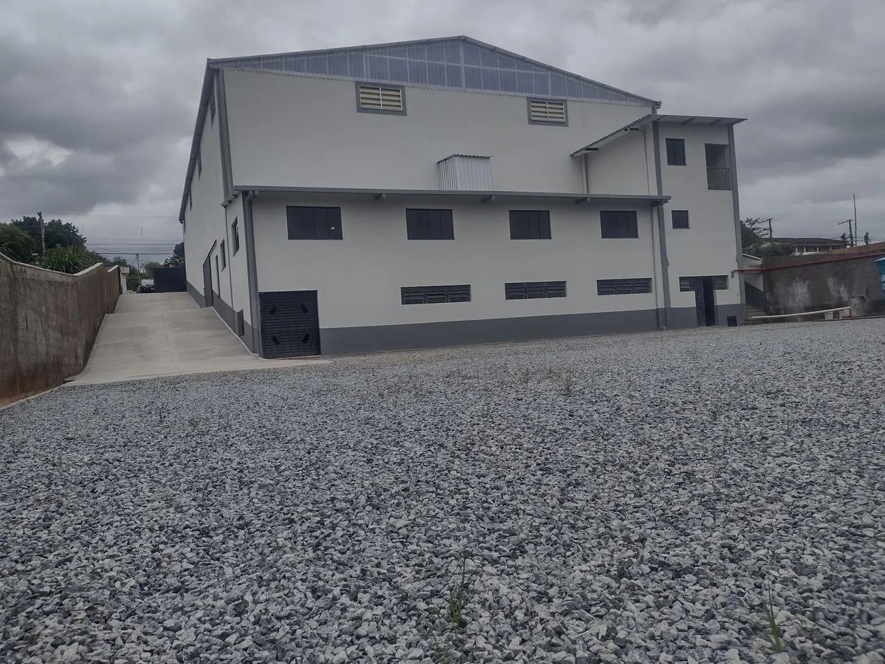 Aluga-se ou vende-se galpão  em ótima localização! - Foto 5