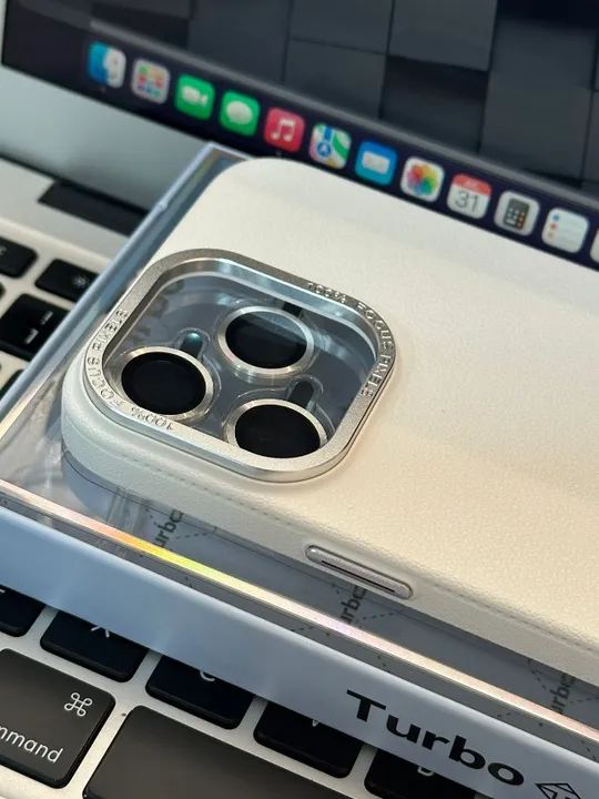 Case Premium Textura em Couro (iPhone) - Foto 3