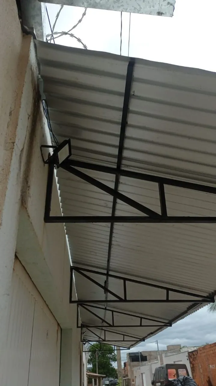 Cobertura em estrutura metálica com telhado em chapa