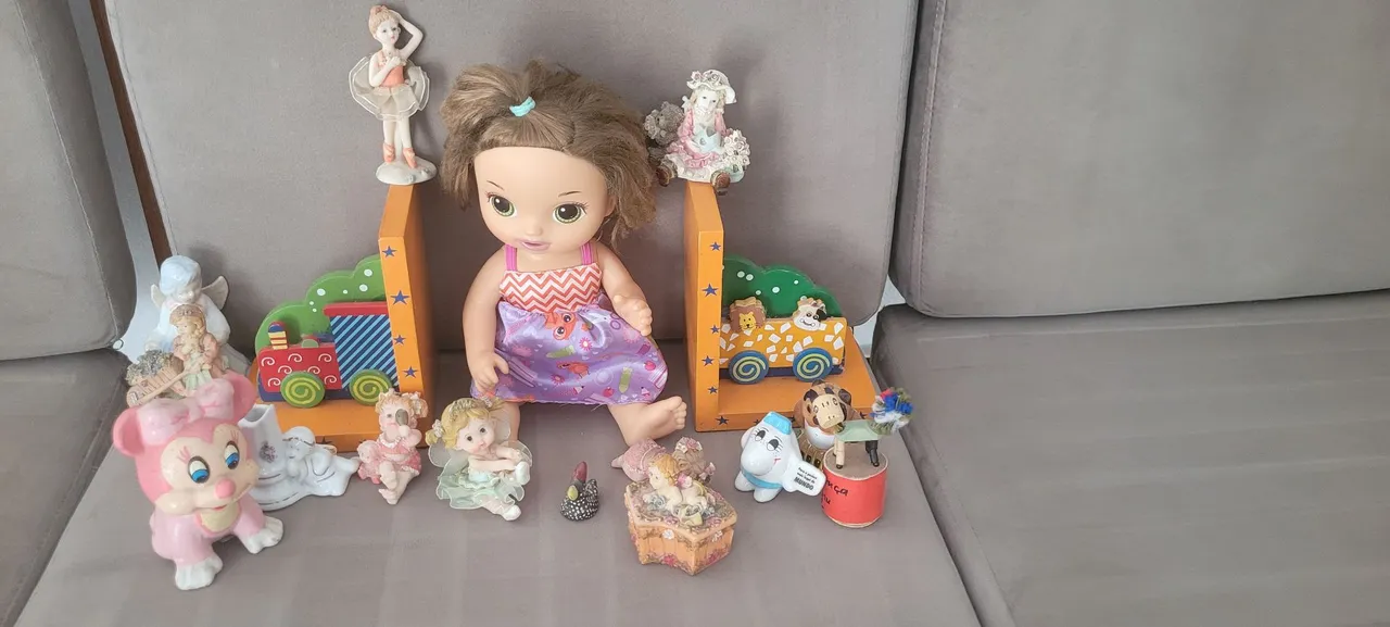 Coleção de brinquedos e bonecas