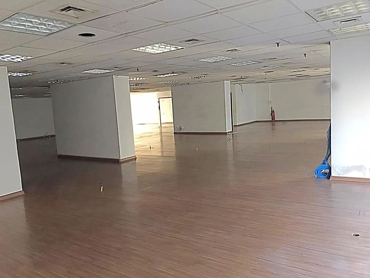 Excelente sala comercial, com 580 m2, 4 banheiros, localizado no coração do Rio de Janeiro - Foto 4