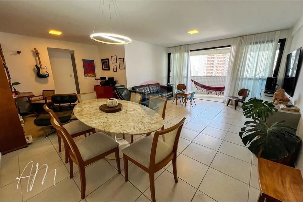 Apartamento à venda de 157 metros com 4 quartos sendo 3 suítes em Boa Viagem, Recife.