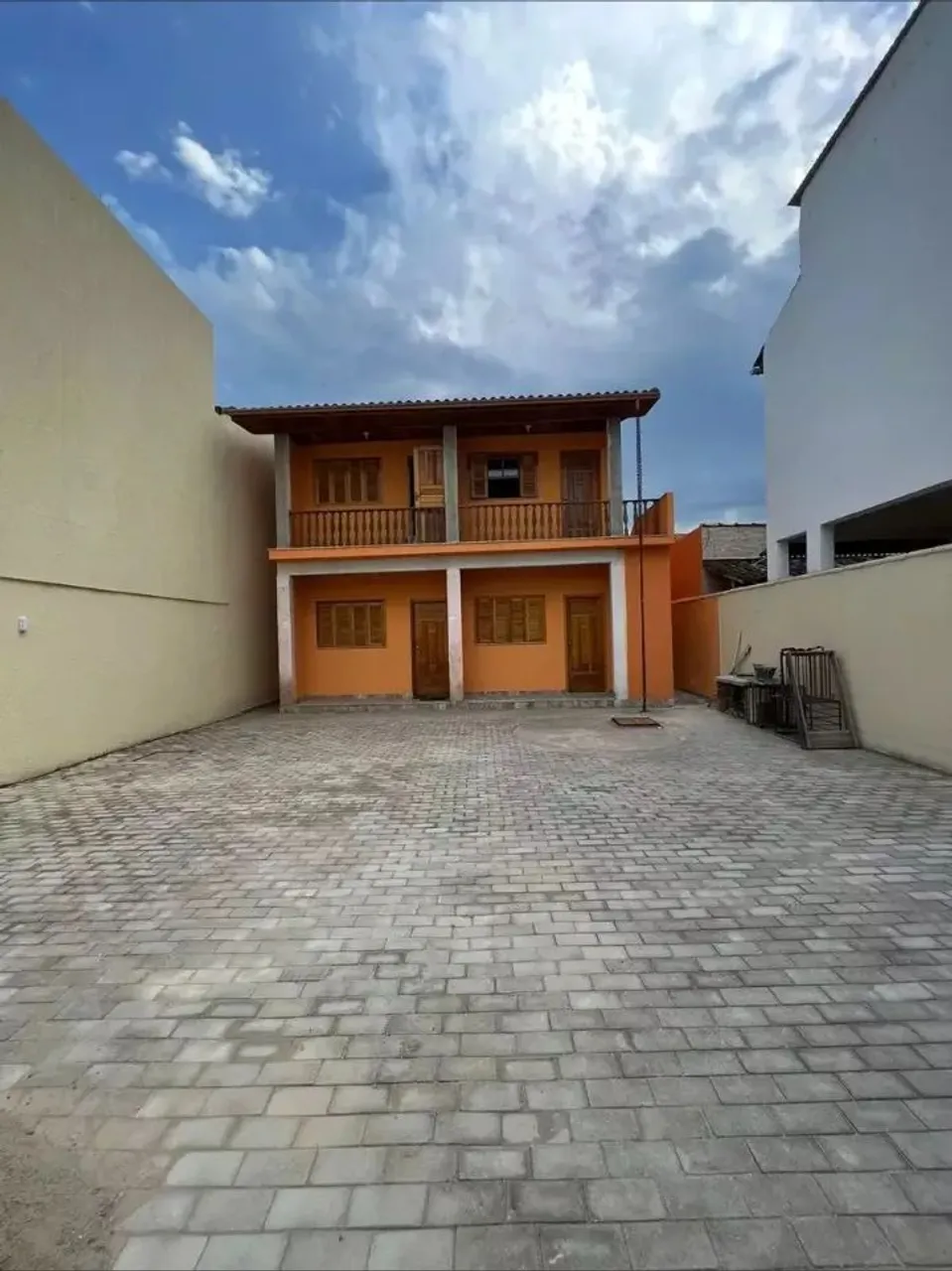 Casa para venda com 280 metros quadrados com 10 quartos