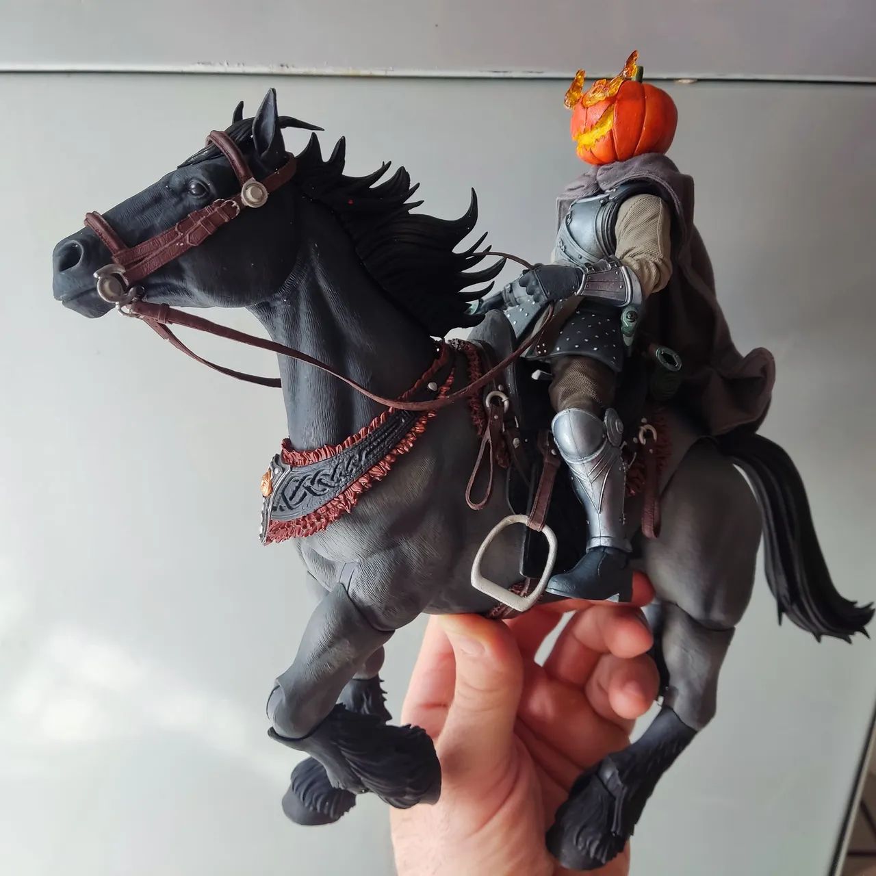 Cavalos e Bonecos da Coleção Mythic Legions e Hell Boy  - Foto 4