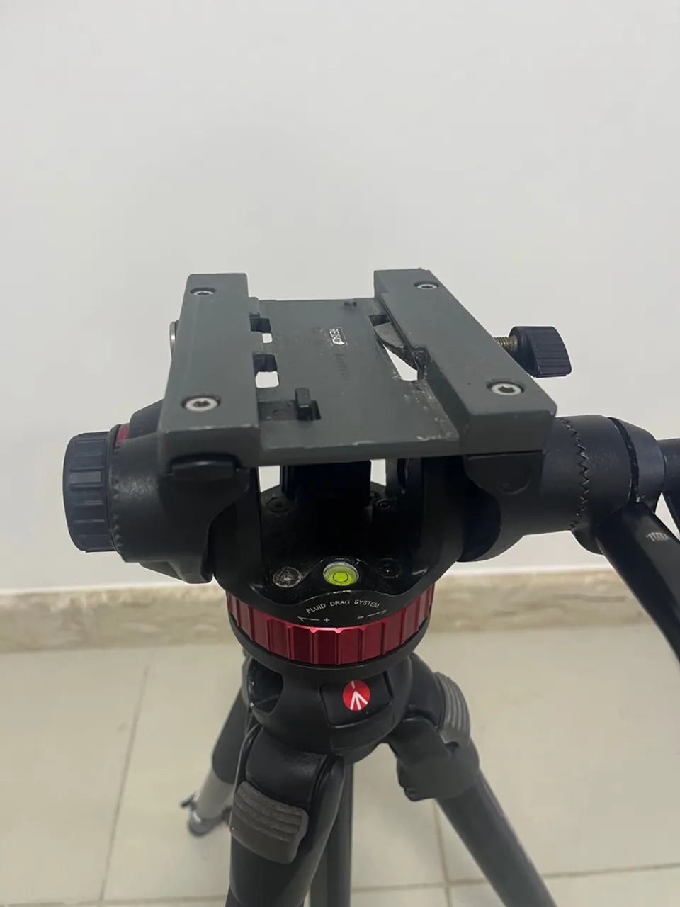 TRIPE MANFROTTO COM CABECA MVH502AH - Foto 4