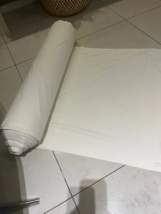 Rolo de tecido branco para biquíni 