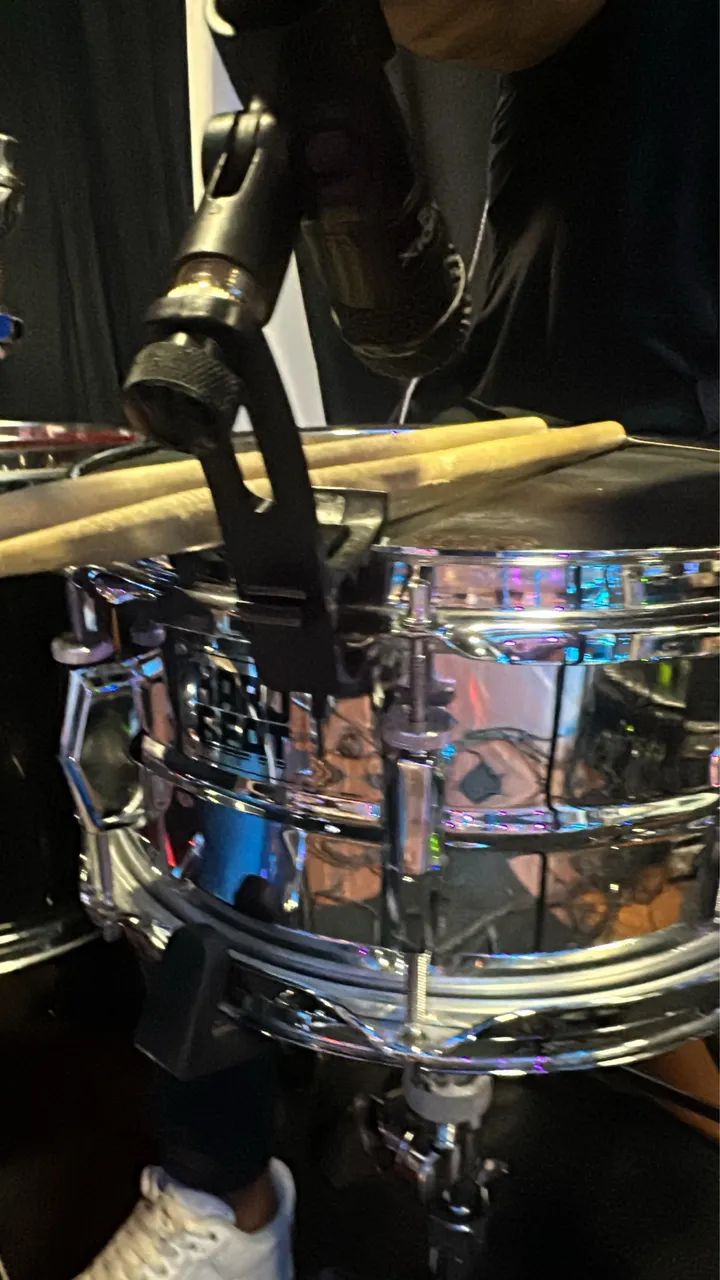 Caixa de bateria Hard Beat 12x6 - pele Remo Black Suede + aros Power Hoop