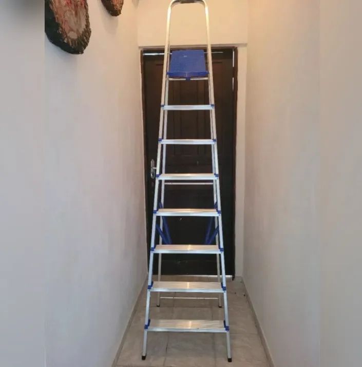 Medium Aluminum Ladder with 8 Steps, Supports 120 kg – Real Escadas (New)