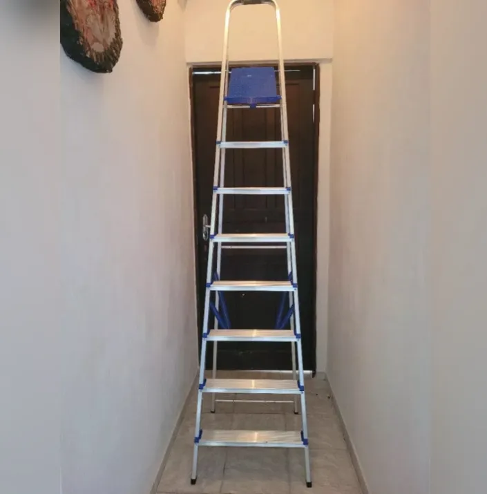 Escada Alumínio Média 8 Degraus Suporta 120kg - Real Escadas (Nova)