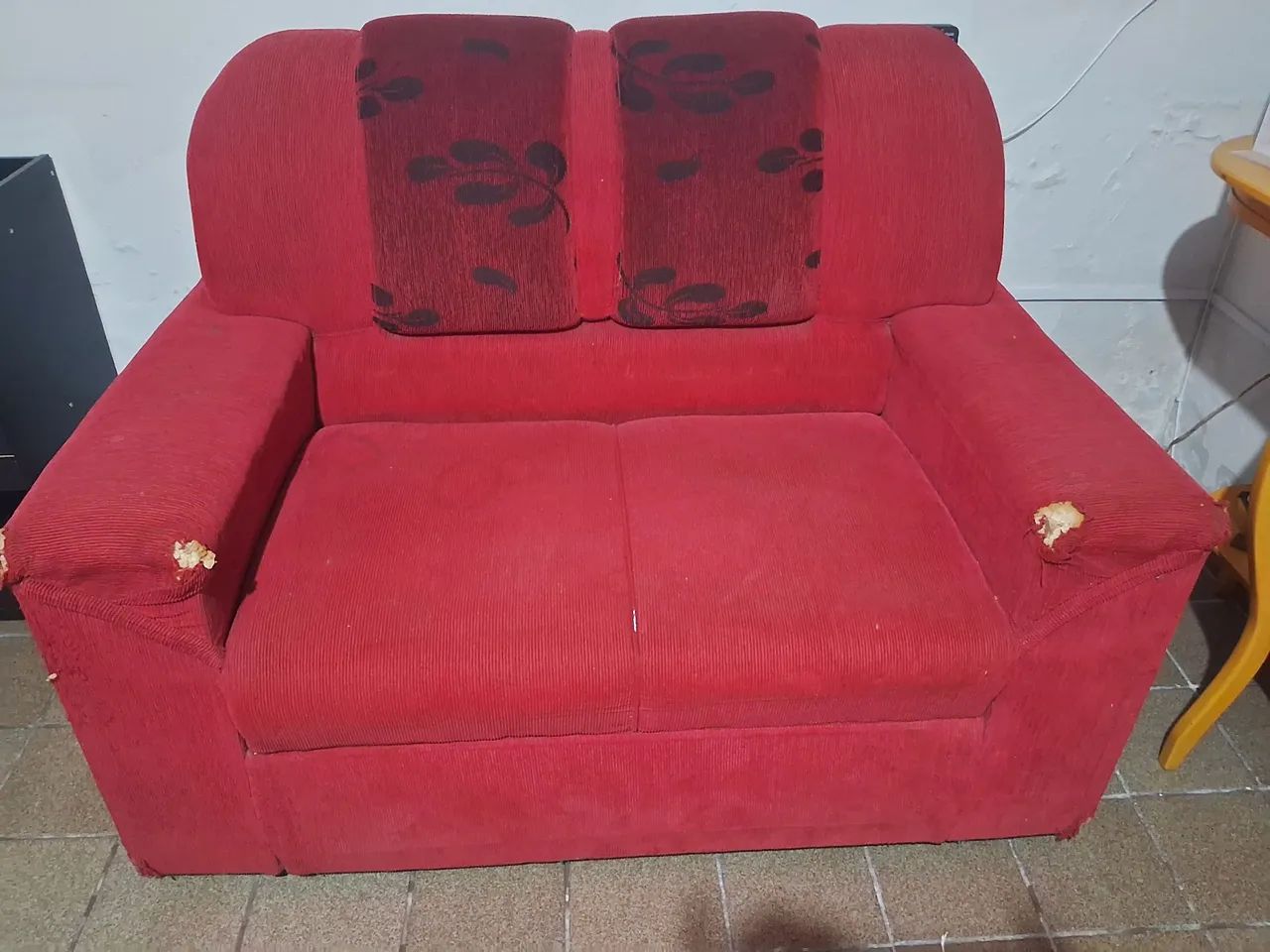 Sofá 2 lugares vermelho