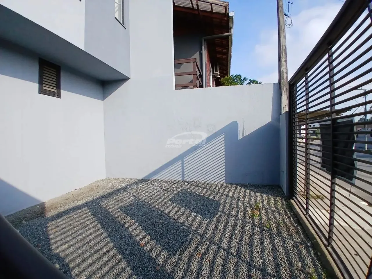 Sobrado 2 suítes disponível para locação, no bairro Salto do Norte em Blumenau!