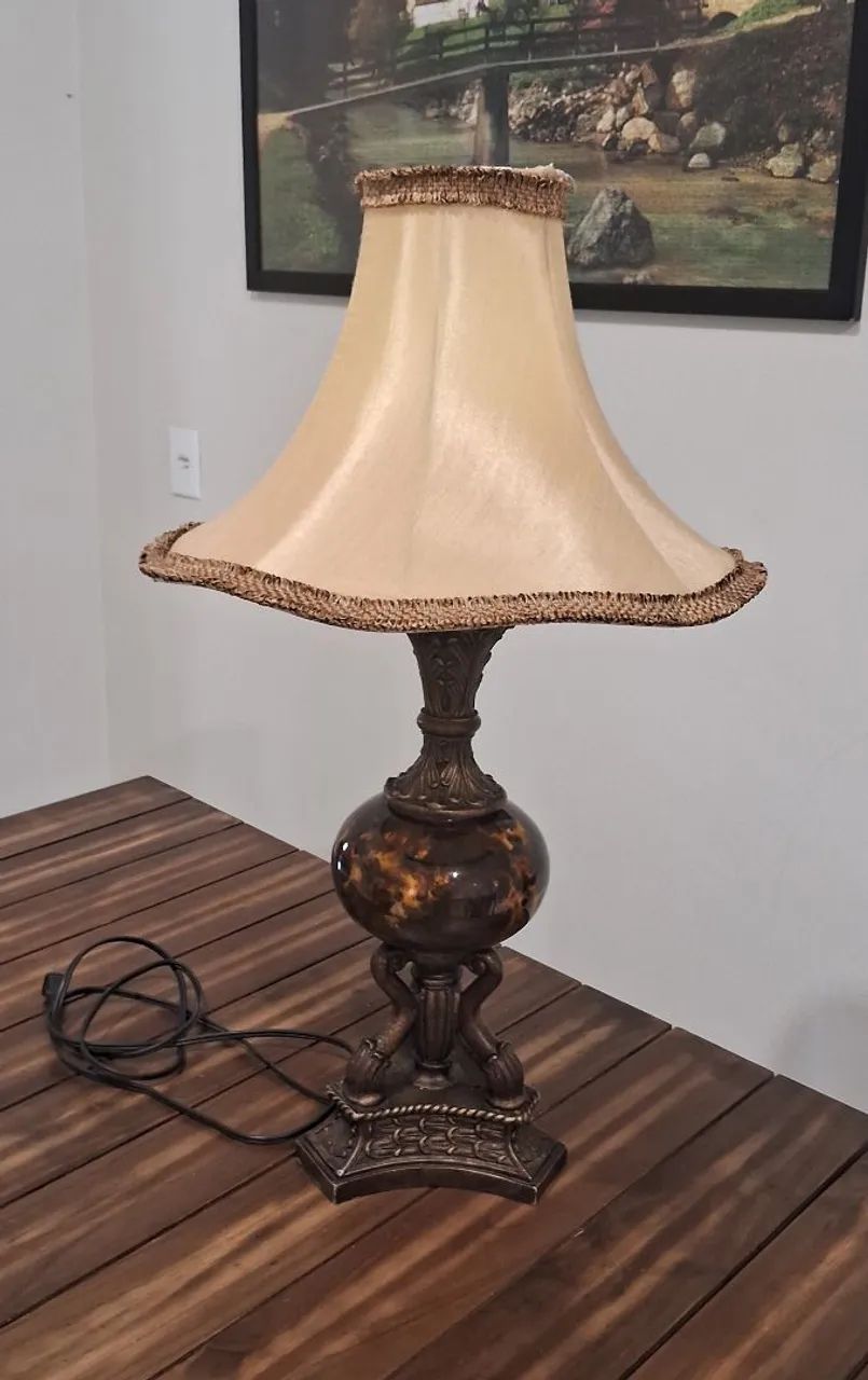 Abajur antigo funcional e decorativo - Foto 3