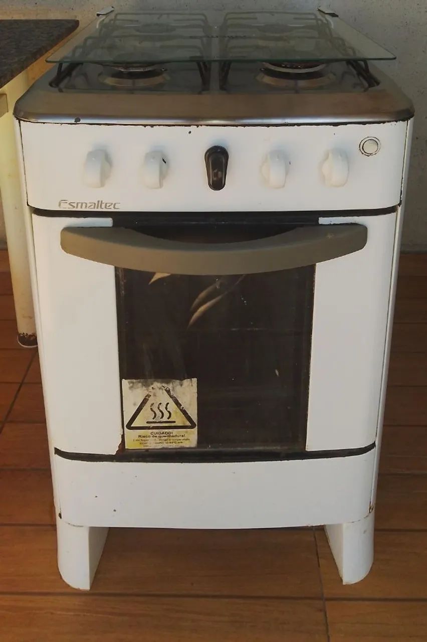 Fogão Esmaltec.