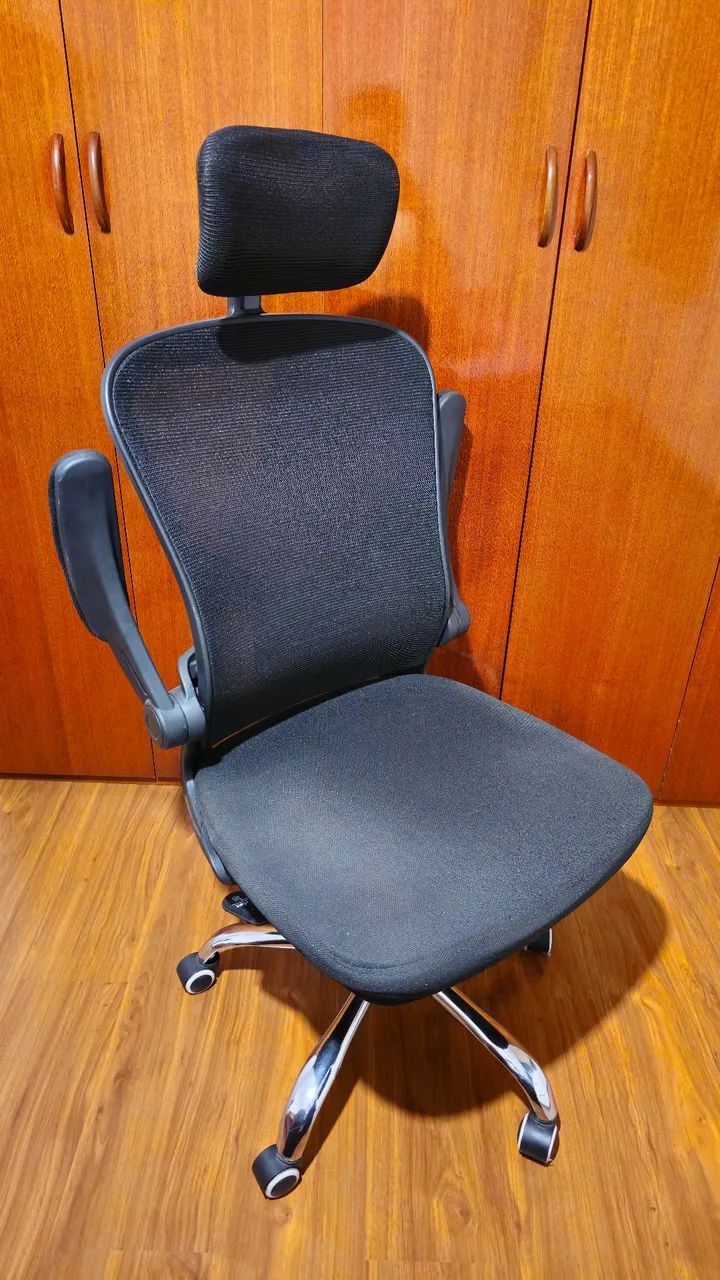 Cadeira de Escritório Ergonômica Giratória com Encosto de Malha
