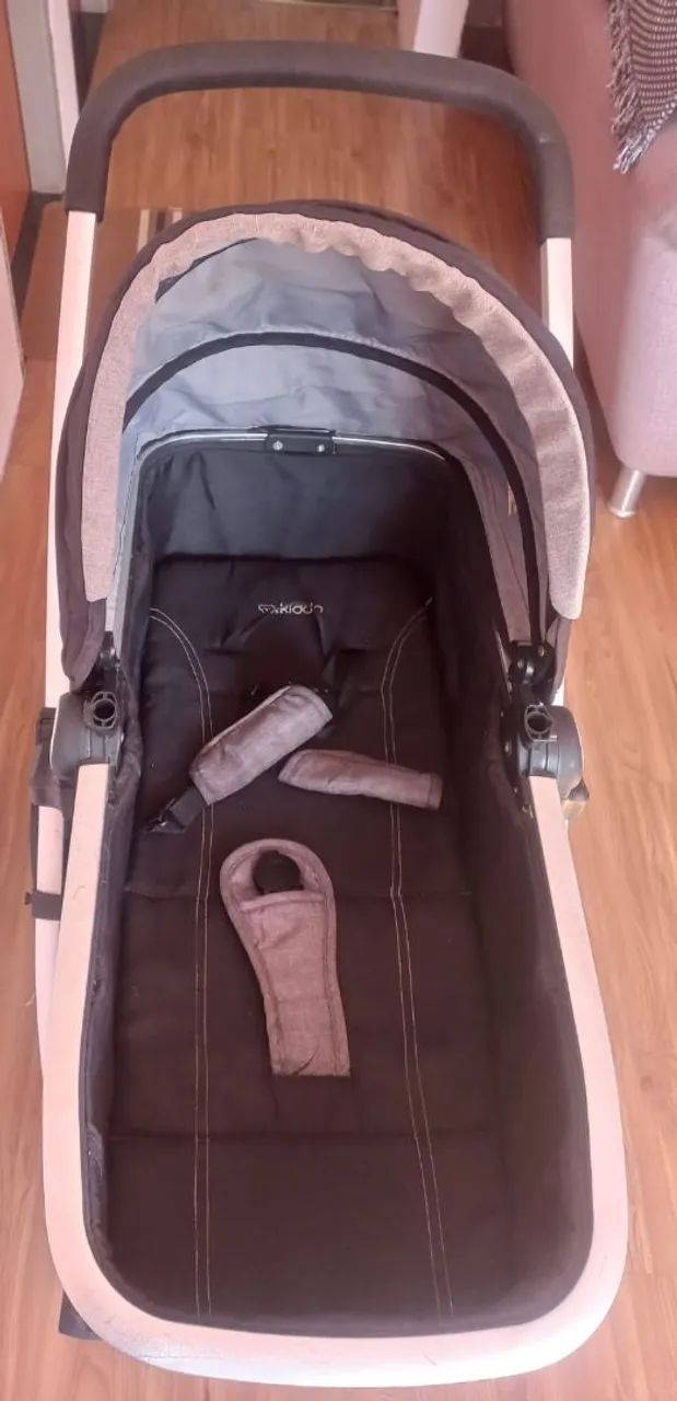 Carrinho de Bebê Kiddo com assento reversível
