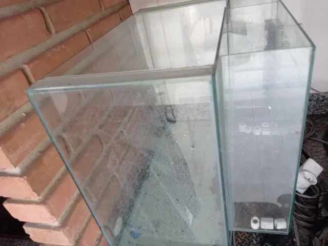Aquário medindo aprox.52 C x 40 L x 25 A 52 litros + Sump traseiro média 14 litros