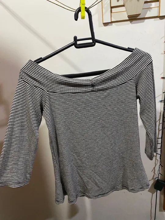 Blusa listrada preta e branca - Foto 2