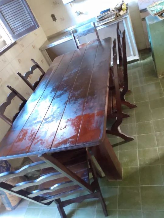 Mesa de Madeira com 6 Cadeiras