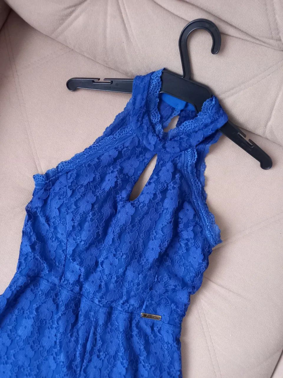 Macacão de renda azul marinho