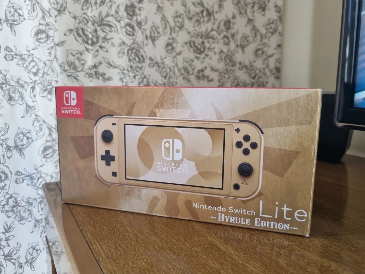 Nintendo Switch Lite Hyrule Edition