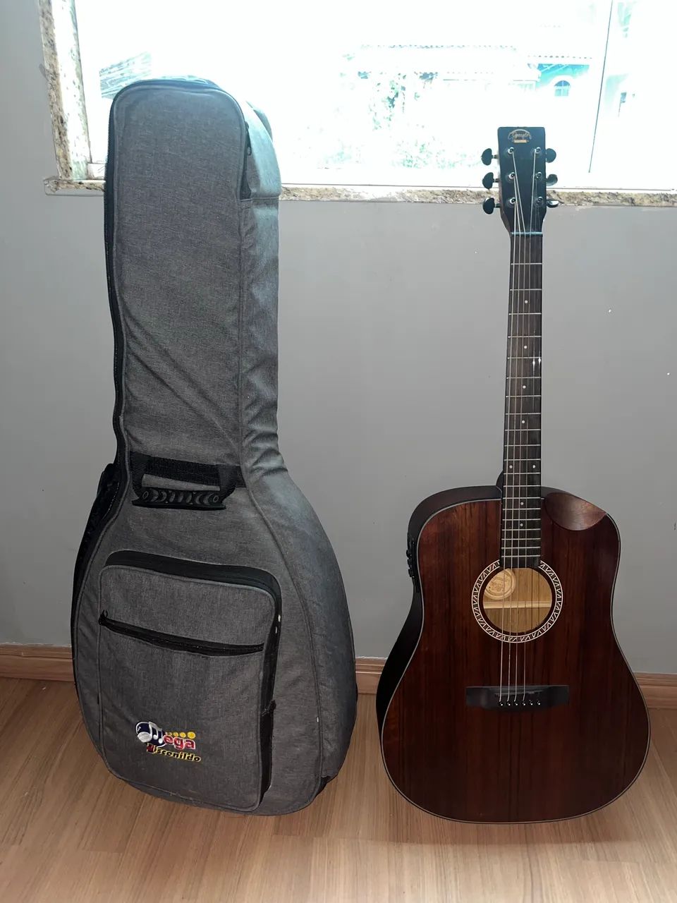 Vendo Violão Elétrico Gonzalez com Afinador Elétrico e Bolsa/Case para carregar