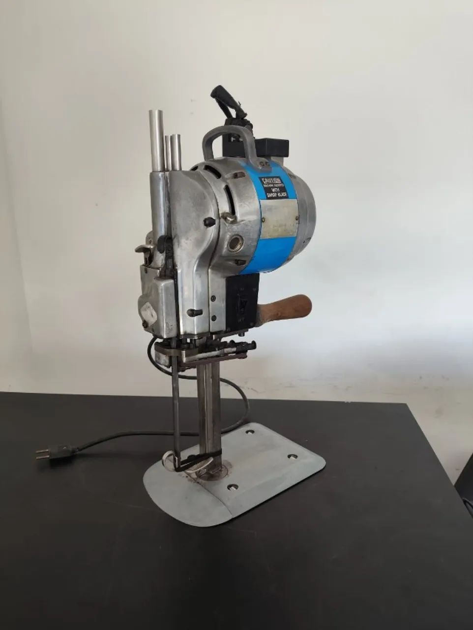 MAQUINA DE CORTE TECIDO EASTMAN BLUE STREAK II 10 POLEGADAS