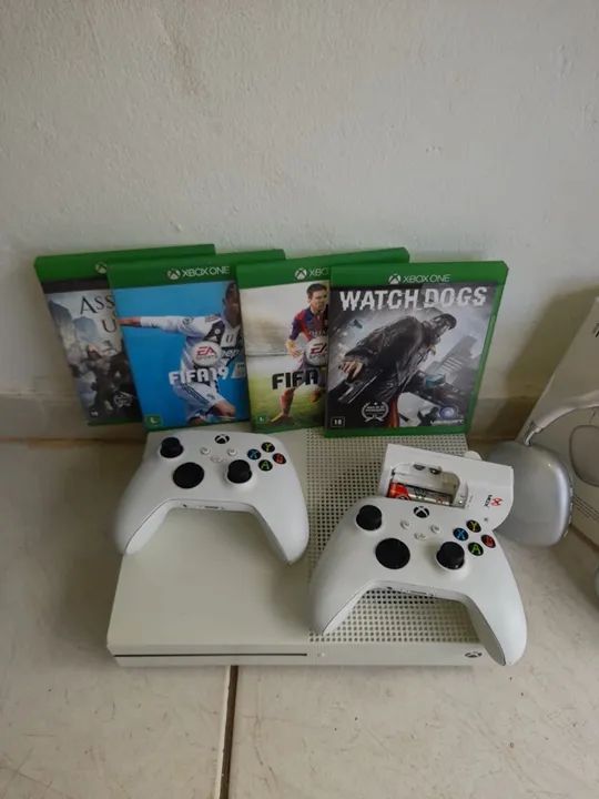 Xbox One + 3 jogos + controles + headset - Foto 2