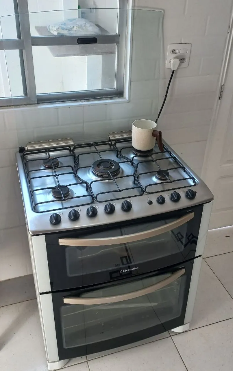Fogão Electrolux com Duplo Forno - Perfeito para sua cozinha!