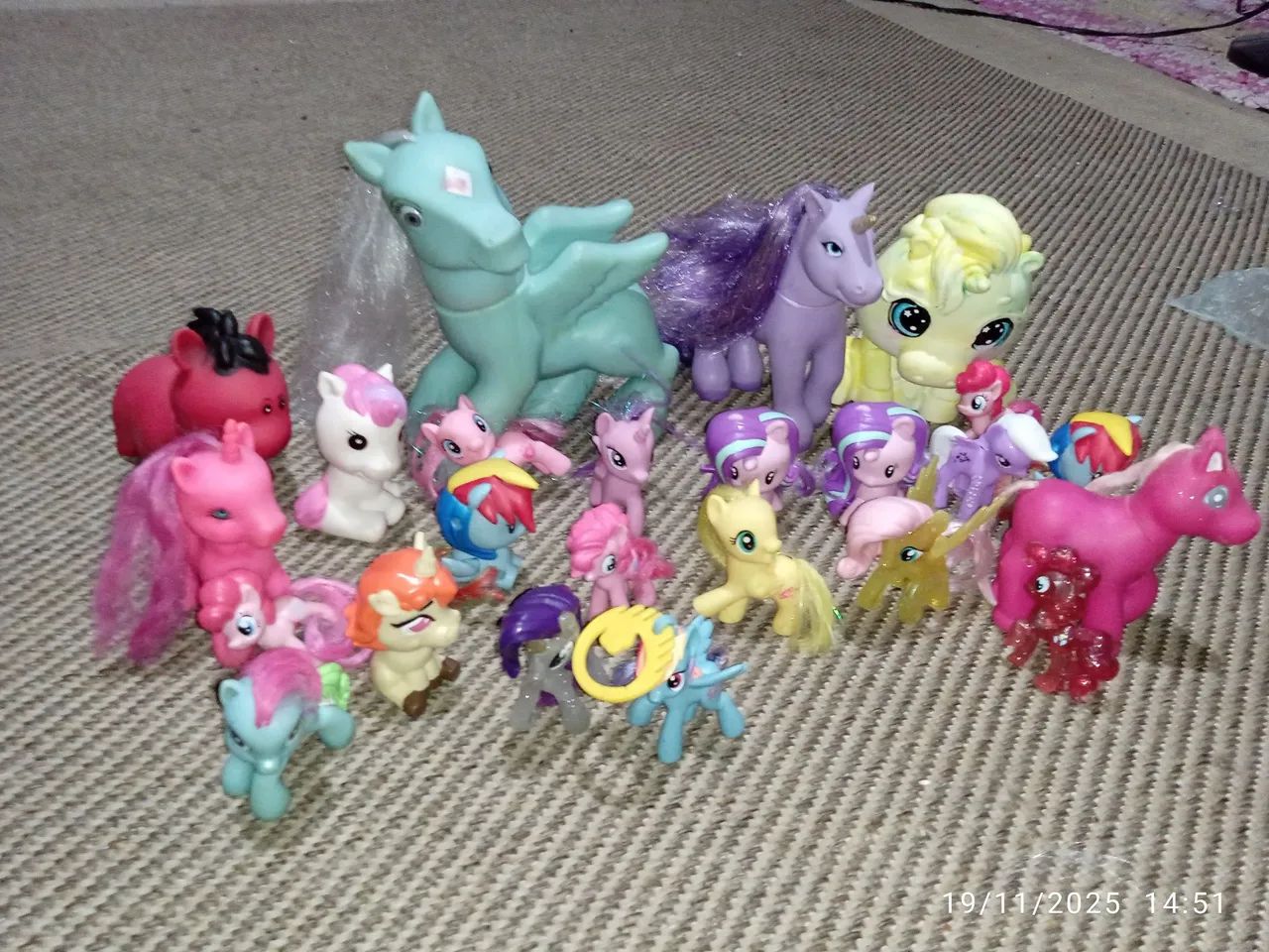 Brinquedos Pôneis - kit com 24 peças.