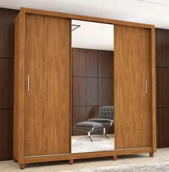 Guarda-Roupa Amadeirado com Espelho