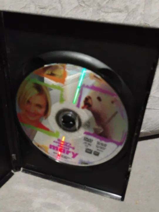 DVD Quem Vai Ficar com Mary? - Leia a descrição - Foto 2