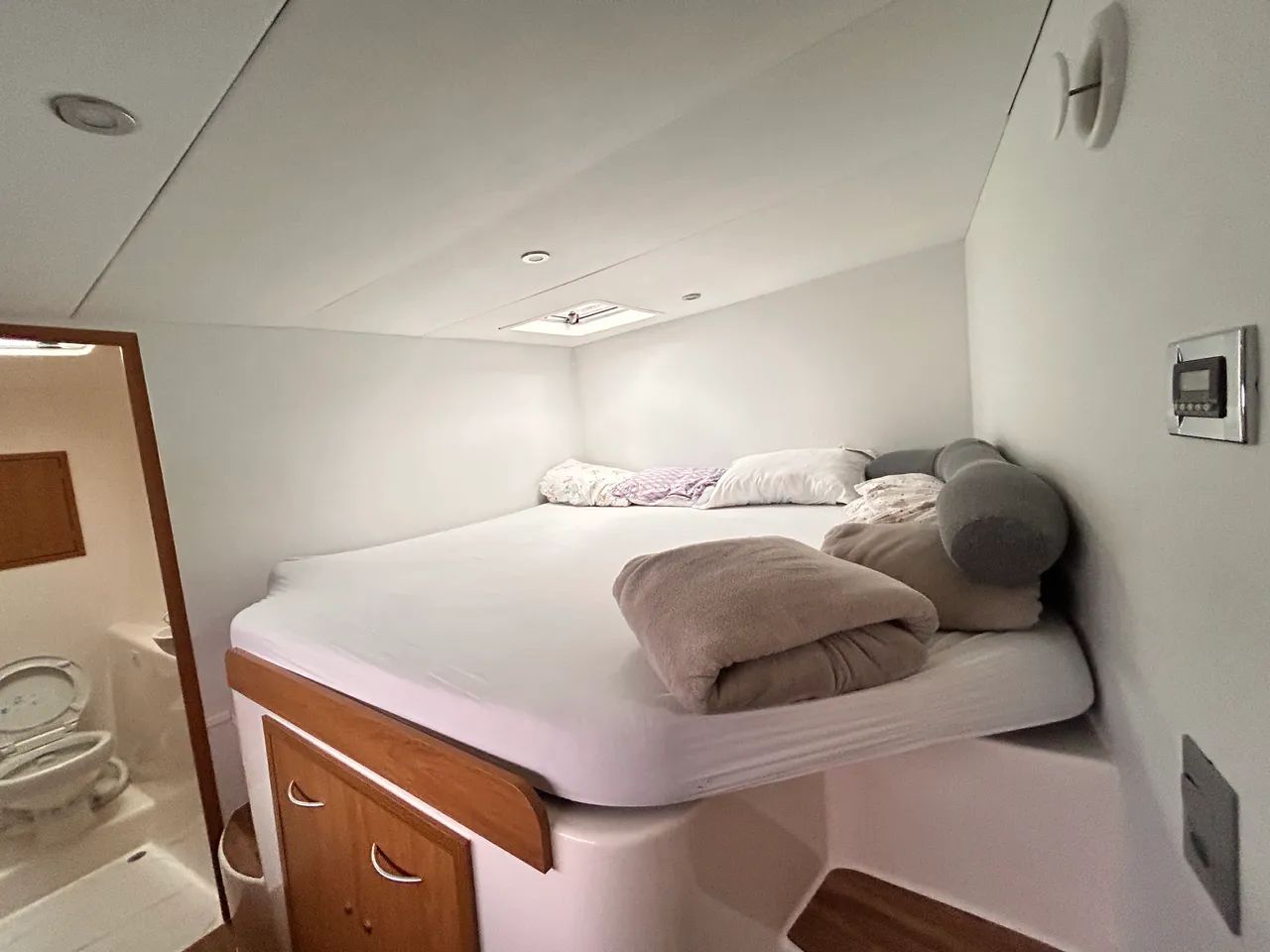 Catamarã CatFlash43 a motor - Foto 15