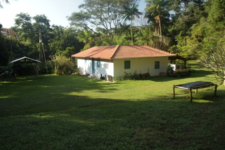 Lindo sítio urbano em Bom Jaedim -RJ.