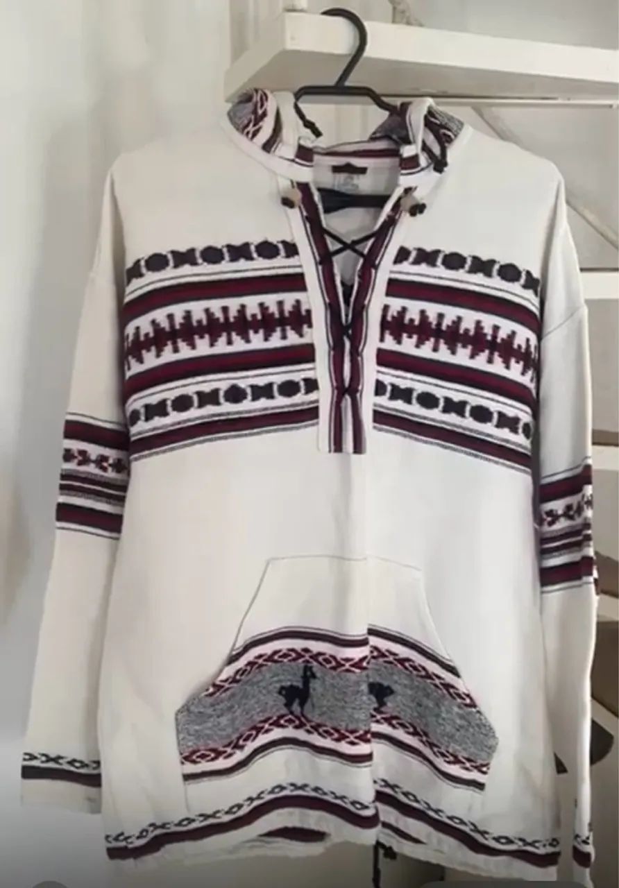 Casaco Peruano original com capuz e detalhes bordados