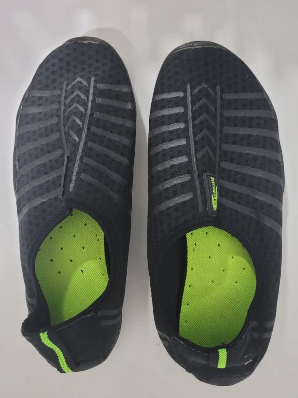 Sapatilha antiaderente piscina.