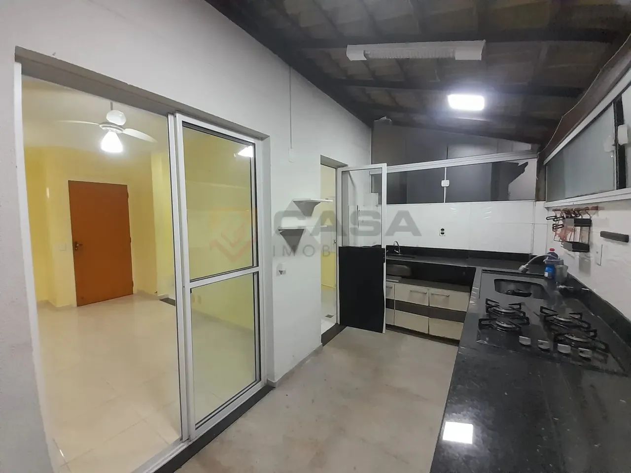 Apartamento térreo com quintal perto da Praia de Manguinhos - Foto 2