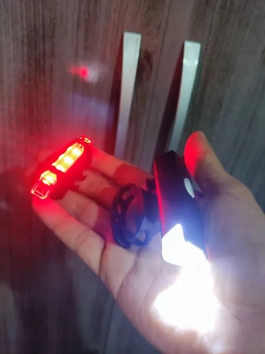 Kit Lanterna para Bicicleta - LED Branco e Vermelho Stop - Novo - Foto 2