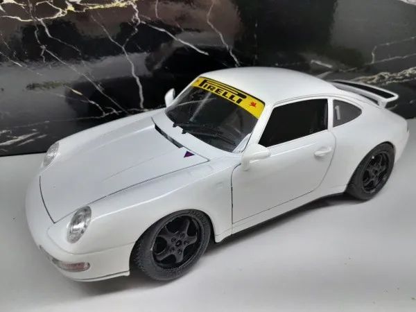 Miniatura Porsche Carrera 911 1993 Bburago 1/18
