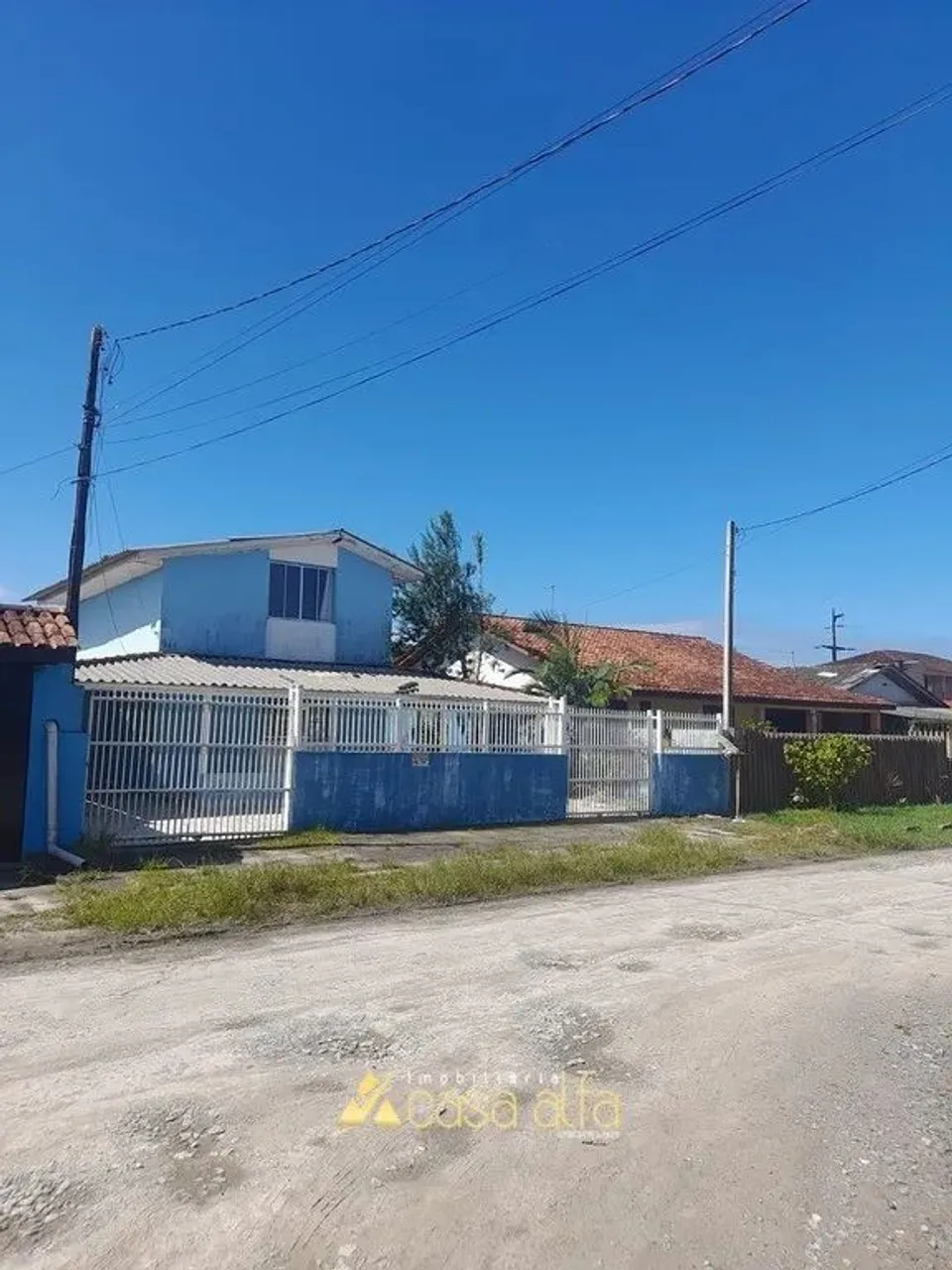 Vendo sobrado na area comercial de Praia de Leste