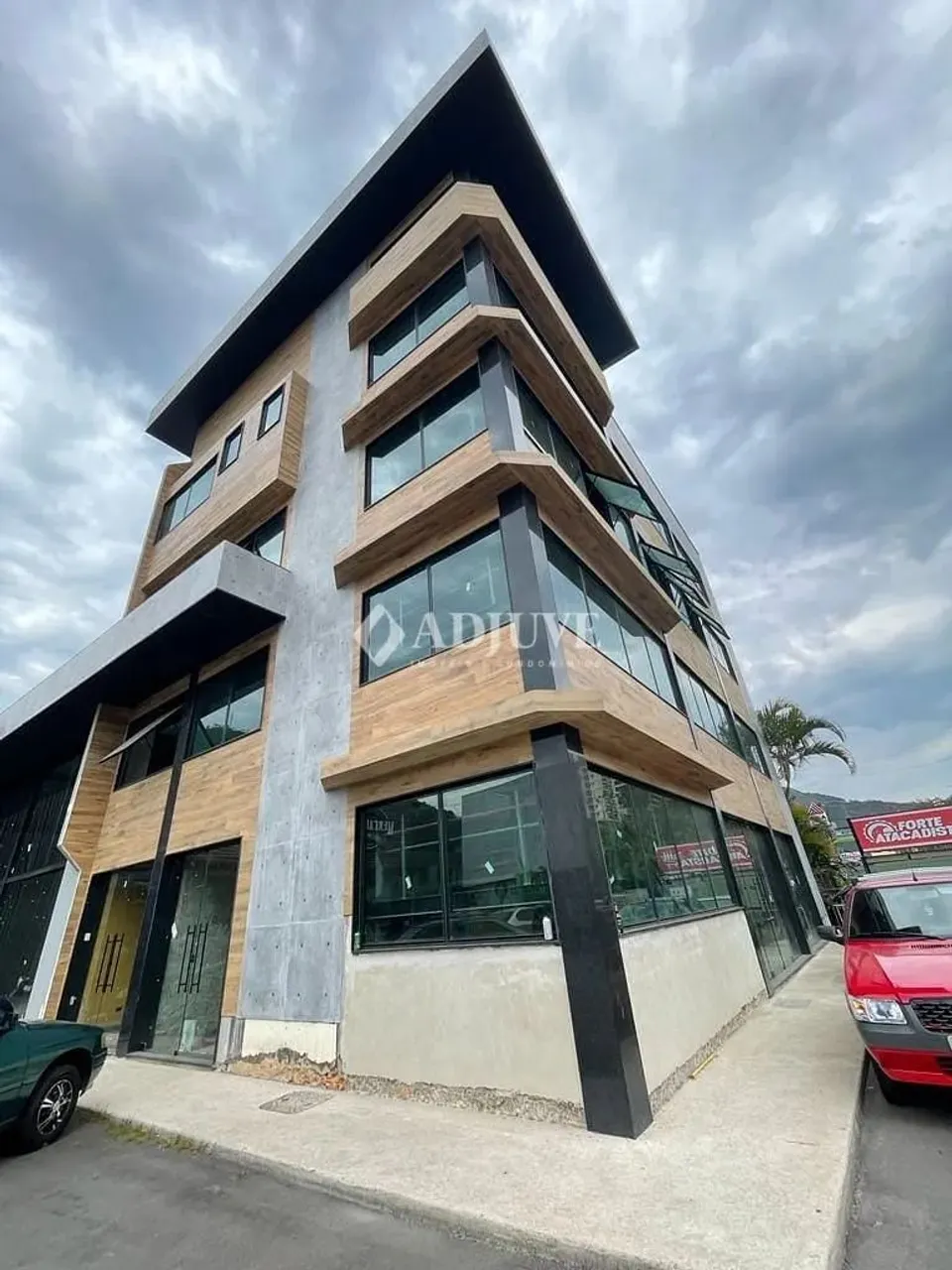 Salas/Conjuntos para Locação 150M², Itaipava, Petrópolis - RJ