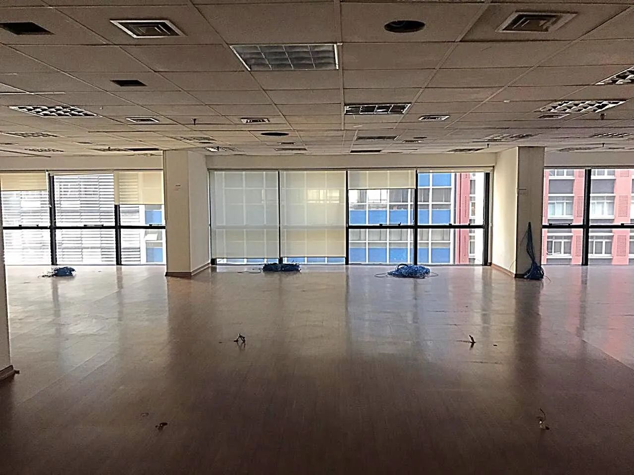 Excelente sala comercial, com 580 m2, 4 banheiros, localizado no coração do Rio de Janeiro - Foto 2