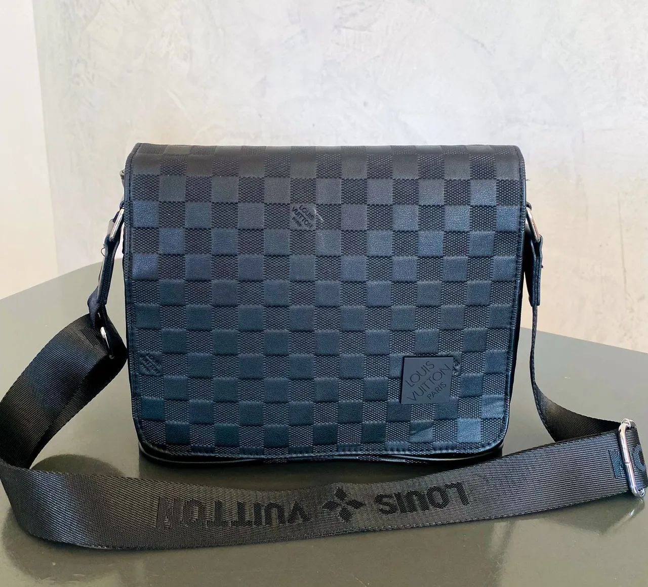 Bag carteiro Louis Vuitton preto