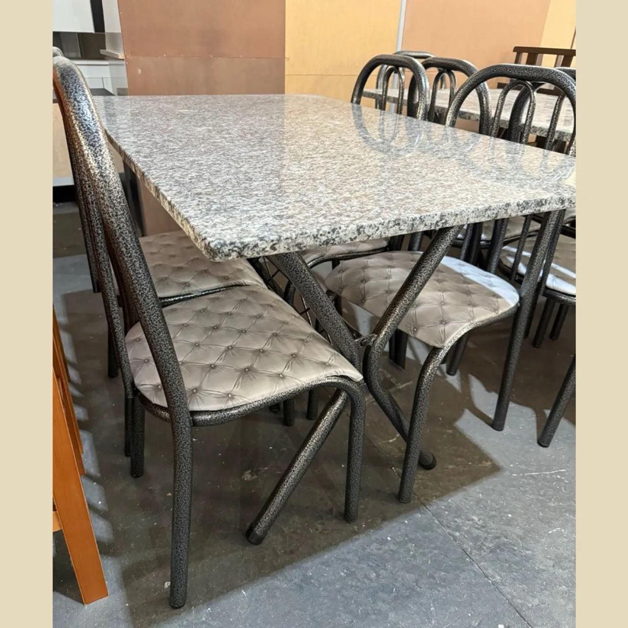 Mesa de jantar com tampo de granito - entrego  - Foto 2
